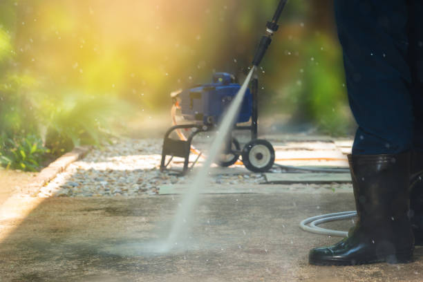 Best Pool Deck Cleaning  in Macdonnell Heights, NY